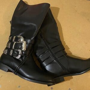 New Women forever 21 Buckled Faux Leather Boots size 8